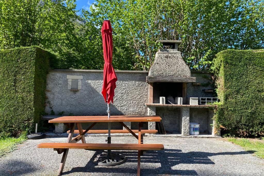 Appartement T2 ensoleillé. Terrasse, jardin commun, vue, parking. à Cauterets Extérieur photo